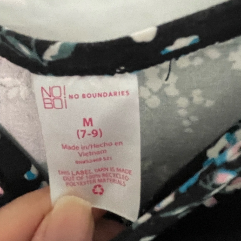 No Boundaries Black Camisole Fitted Spaghetti Straps​​​​ - Picture 6 of 6